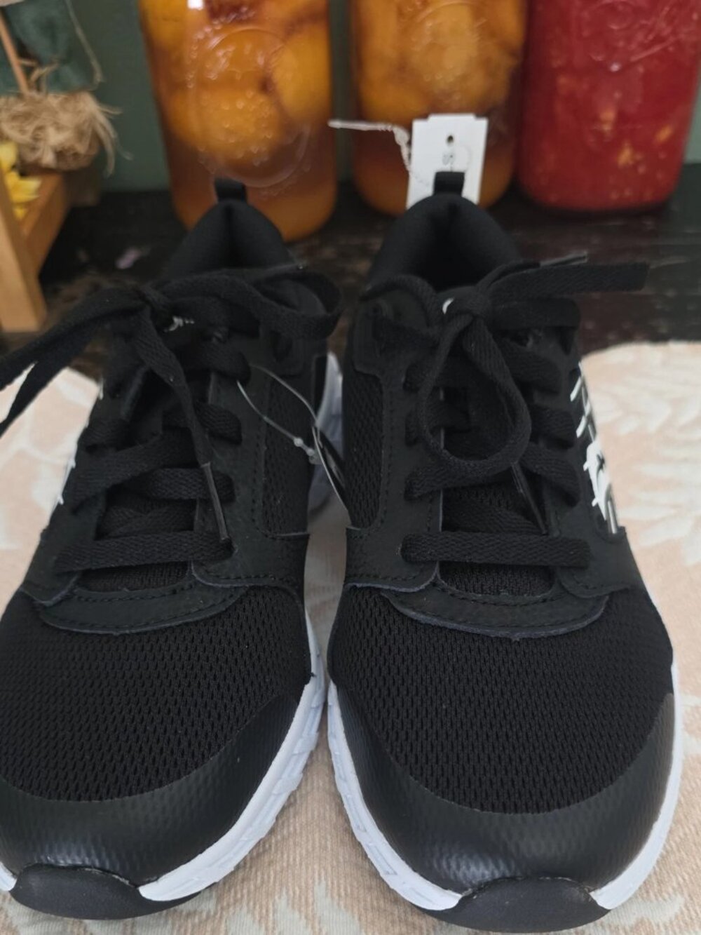 Saucony Kid's Unisex Wind A/C 2.0 Sneaker Black/White Size 4Y